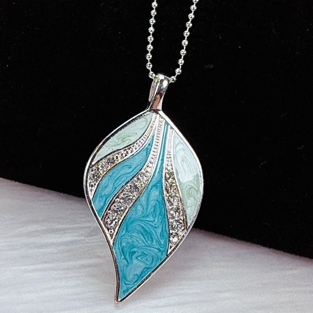 Beautiful Silvertone, blue green enamel, crystal accent, leaf pendant, necklace